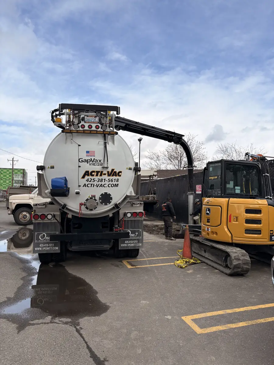 The vacuum boom at work beside an excavator